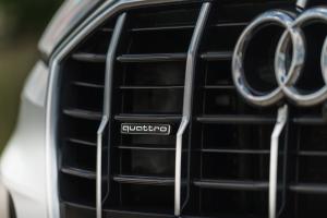 Audi Q7 55 TFSI e Quattro S-Line 2020 года  (UK)